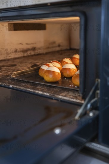 Round rolls baking in a commercial oven in the bakery, baking rolls, Haselstaller Hof, Gechingen, Germany