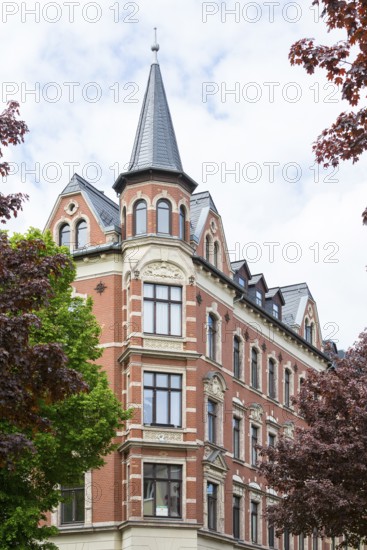 Corner house with façade ornaments and bay window, Art Nouveau villas and Wilhelminian era buildings on the Kassberg, Chemnitz, Saxony, Germany