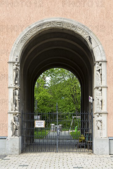 Historic Helenenhof residential complex on Walter-Oertel-Straße, lettering on the entrance portal, Art Nouveau villas and Wilhelminian era buildings on Kassberg, Chemnitz, Saxony, Germany