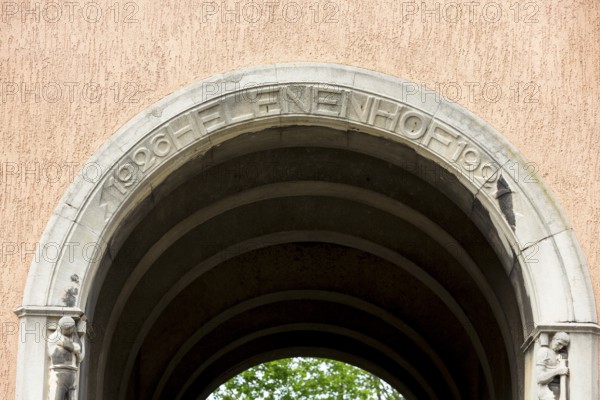 Historic Helenenhof residential complex on Walter-Oertel-Straße, lettering on the entrance portal, Art Nouveau villas and Wilhelminian era buildings on Kassberg, Chemnitz, Saxony, Germany