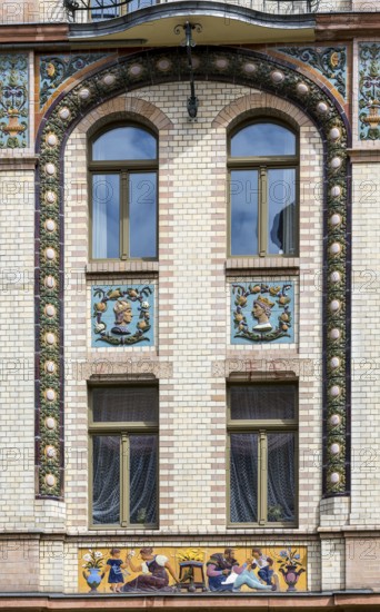 Majolica houses by architect Reinhold Siebert, richly decorated town houses in early Art Nouveau, residential complex, Art Nouveau villas and Wilhelminian era buildings on the Kaßberg, Chemnitz, Saxony, Germany