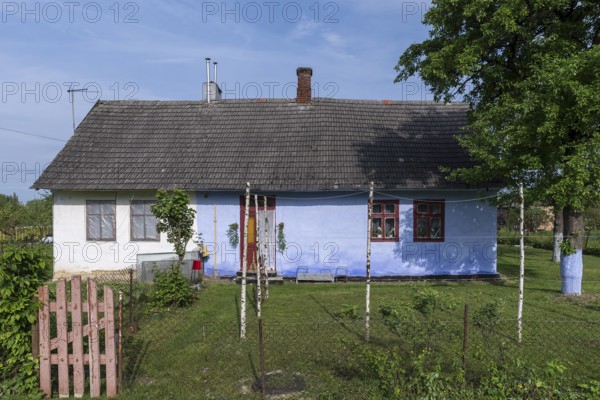 Old German settler house with garden in the former Dornfeld from 1789-1939, today Ternopillya, Ukraine