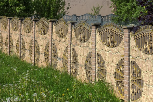 New garden fence in the former Dornfeld from 1789-1939, today Ternopillya, Ukraine