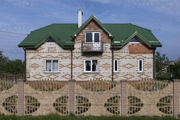 New settler house with garden fence in the former Dornfeld from 1789-1939, today Ternopillya, Ukraine