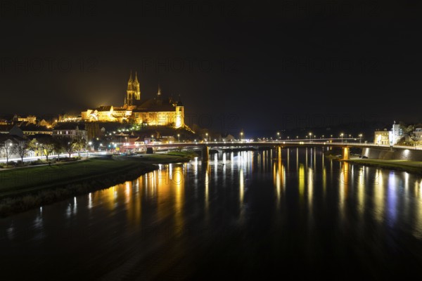 City view with Albrechtsburg, cathedral, Elbe and old Elbe bridge at night, Meissen, Saxony, Germany