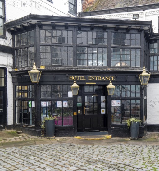 Historic doorway entrance The George Hotel, King Street, town centre of Reading, Berkshire, England, UK