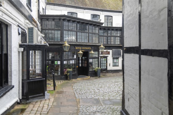 Historic courtyard of The George Hotel, King Street, town centre of Reading, Berkshire, England, UK