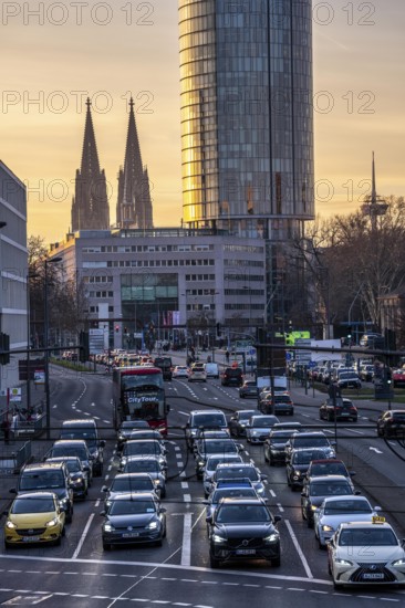 City traffic in Cologne-Deutz, rush hour in the afternoon, Opladener Strassen, Cologne Cathedral, Cologne-Triangle skyscraper, North Rhine-Westphalia, Germany