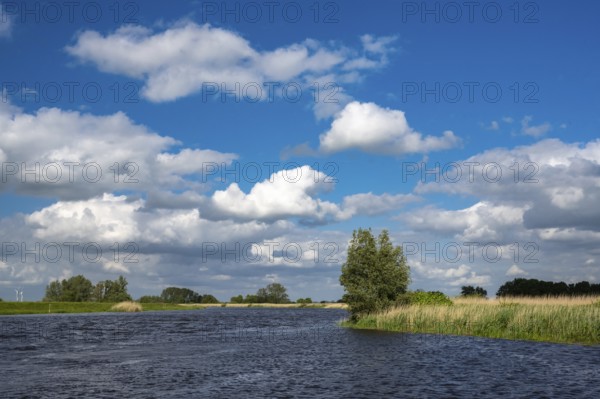 Wolkenspiel über der Hunte in der Wesermarsch, Holle, Hude, Lower Saxony, Germany