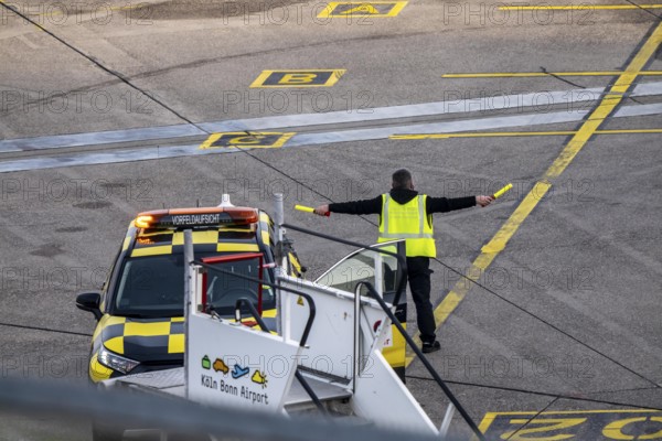 Instructor, apron supervision, an aircraft, after landing, at the parking position, at the terminal, gates, at the passenger bridge, Cologne/Bonn airport, CGN, North Rhine-Westphalia, Germany