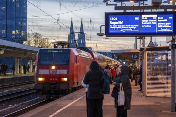Long-distance train and regional train at Cologne-Messe/Deutz station, 2nd largest station in Cologne, transfer station between long-distance and local transport, exhibition station, 8 platform tracks, North Rhine-Westphalia, Germany