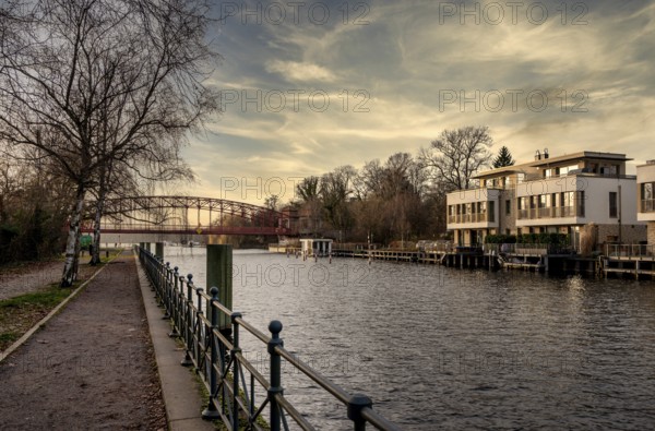 Single-family houses and villas on the water, Tegeler Hafenbecken, Berlin, Germany