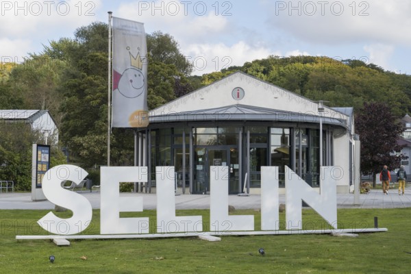 Large letters stand in a meadow and form the word SELLIN, Tourist-Information, Sellin, Baltic resort, Rügen Island, Mecklenburg-Western Pomerania, Germany