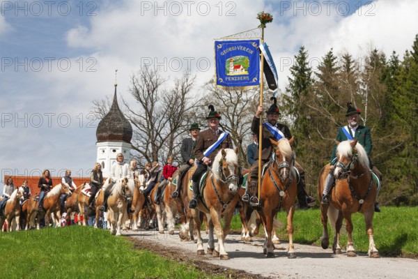 Traditional Georgiritt an der Hubkapelle Penzberg, Georgiverein, horses, riders, Upper Bavaria, Germany
