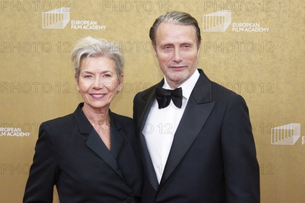 Mads Mikkelsen with woman Hanne Jacobsen, EUROPEAN FILM AWARDS Berlin 2026, photo call at the House of World Cultures, Berlin, 17.01.2026