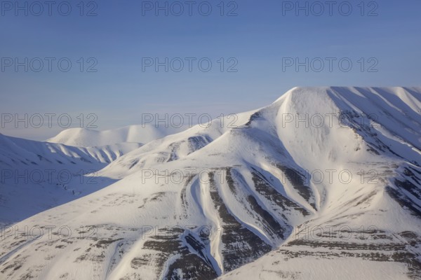 The snow covered mountains Hiorthfjellet and Adventtoppen along Adventfjorden, Advent Bay in spring, Spitsbergen, Svalbard, Norway