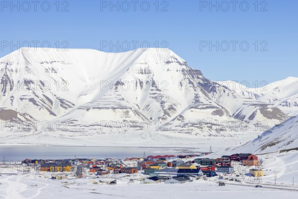View over the town Longyearbyen on the shore of Adventfjorden and snow covered mountains in winter on Svalbard, Spitsbergen, Norway