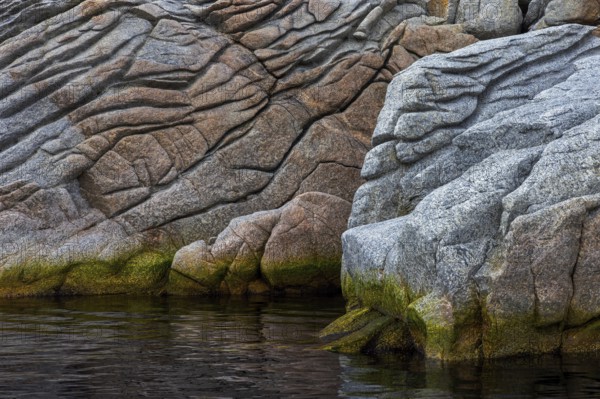 Bedrock structure on Phippsøya / Phipps Island in the Arctic Ocean in Sjuøyane, archipelago north of Nordaustlandet, Svalbard / Spitsbergen, Norway