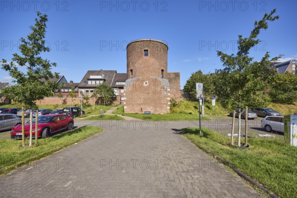 Holkensturm, historic city fortification, tower, parking lot with cars, residential building, general architecture, meadow, trees, blue sky, cloudless, Butenwall, Wallstraße, Borken, Münsterland, Borken district, North Rhine-Westphalia, Germany