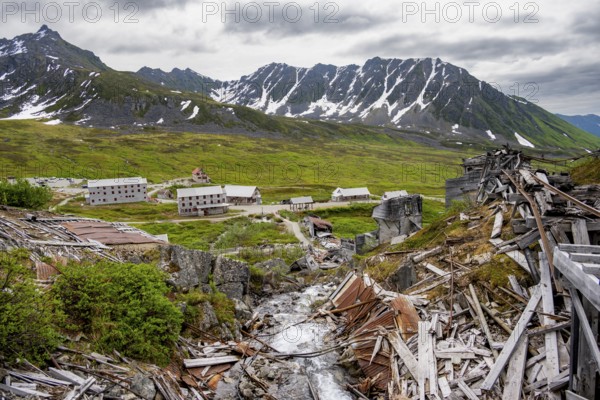 Crumbling mill and former Gold Mine Independence Mine building in mountainous landscape, Independence Mine State Historical Park, Hatcher Pass, Talkeetna Mountains, Alaska, USA