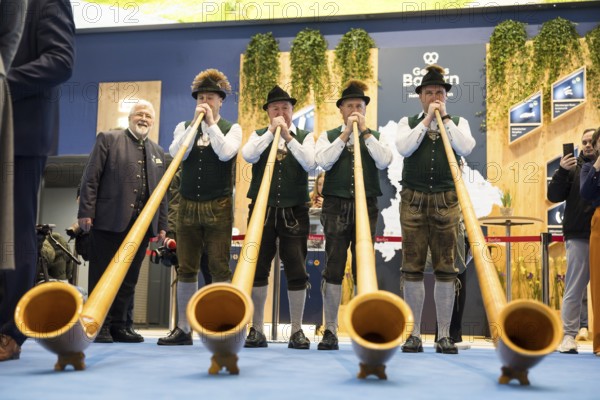 Alphorn wind players at the Bavarian stand during the opening tour of the Green Week at the exhibition center in Berlin on 16.01.2026. The Agricultural and Food Industry Fair will take place from January 16-25, 2026