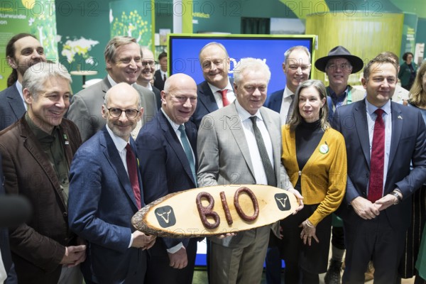 Peter Röhrig (Managing Director of the Bund Ökologische Lebensmittelwirtschaft), Kai Wegner (Governing Mayor of Berlin), Alios Rainer (Federal Minister of Agriculture, Food and Home Affairs), Joachim Rukwied (President of the German Farmers' Association) and Christophe Hansen (Commissioner for Agriculture and Rural Development) in the Organic Hall during the opening tour of the Green Week at the exhibition grounds in Berlin on 16 January 2026. The trade fair for the agricultural and food industry will take place from 16 to 25 January 2026