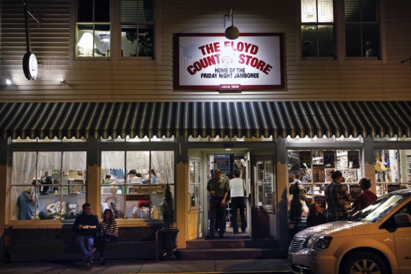 Evening exterior view of Floyd Country Store with a nocturnal atmosphere, zero