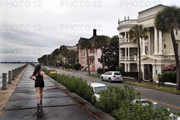 Posh historic homes on East Battery Promenade in Charleston, Charleston, South Carolina, USA