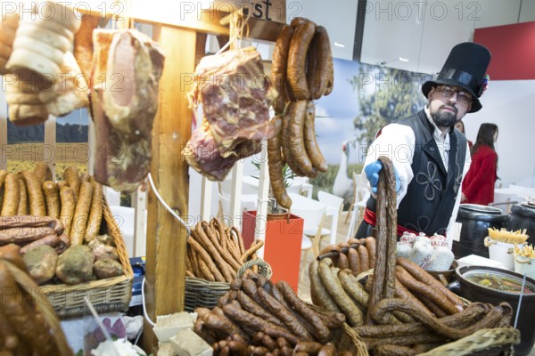 An exhibitor presents sausages from Poland at the Green Week at the exhibition center in Berlin on 16.01.2026. The Agricultural and Food Industry Fair will take place from January 16-25, 2026