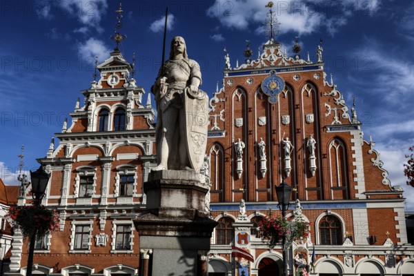 House of Blackheads with Roland statue on the historic Town Hall Square, Rathausplatz, Rathausplatz, Riga, Latvia