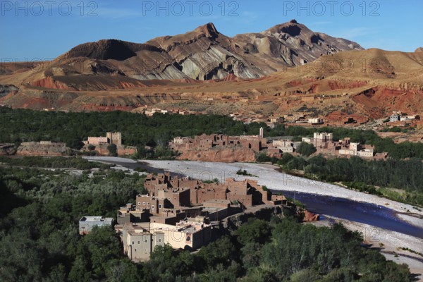 Extensive panorama of the Rose Valley with river, mountains and traditional construction, El Kelâa m'Gouna, Drâa-Tafilalet, Morocco