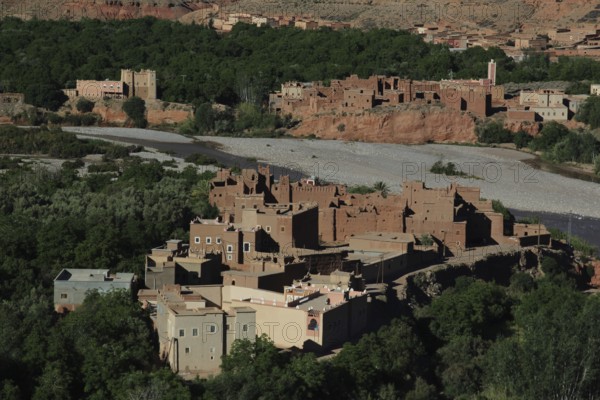 Clay villages with rivers and lush vegetation in the desert valley, El Kelâa m'Gouna, Valley of Roses, Morocco