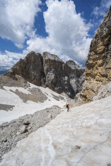 Mountaineers below Bocca d'Ambiez, Via Ferrata dell'Ideale via Ferrata dell'Ideale, spectacular mountain landscape with steep rock faces and remains of the Vedretta dei Camosci glacier, Brenta Mountains, Parco Naturale Brenta-Adamello, Trentino, Italy