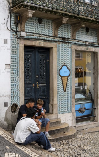 Young people eating ice cream, old town on Rue Padarias, Sintra, Lisbon, Portugal