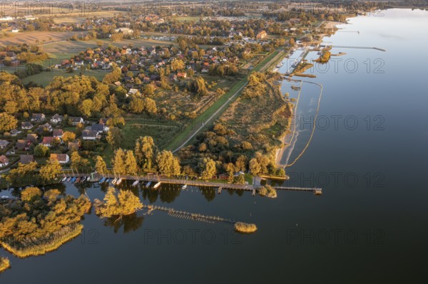 Lembruch, Lower Saxony, Germany, Dümmer See at the outflow of the river Lohne with banks, harbours, boats and weekend houses, calm water surface with reflections