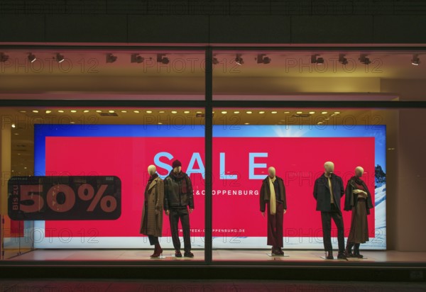 Night view, sale, shop window, window display, Peek & Cloppenburg, logo, department store chain, retail, shop, city, pedestrian zone, Königsstraße, passers-by, Stuttgart, Baden-Württemberg, Germany
