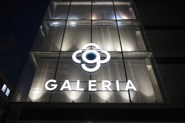 Night view, Galeria Kaufhof, logo, department store chain, retail, shop, Stuttgart, Baden-Württemberg, Germany