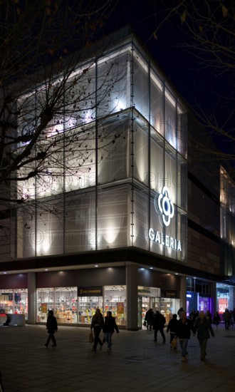 Night view, Galeria Kaufhof, logo, department store chain, retail store, downtown, city, pedestrian zone, Königsstraße, passers-by, Stuttgart, Baden-Württemberg, Germany