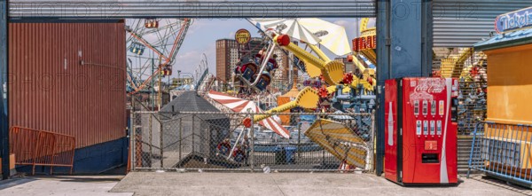 Electro Spin, Luna Park in Coney Island, 1000 Surf Ave, Brooklyn, New York, USA