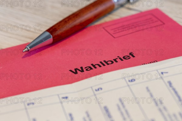 Absentee voting symbol: Close-up of a ballot letter with a ballot paper attached