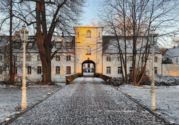 The bailey of Lauersfort Castle in winter, Moers, Wesel district, Lower Rhine, North Rhine-Westphalia, Germany