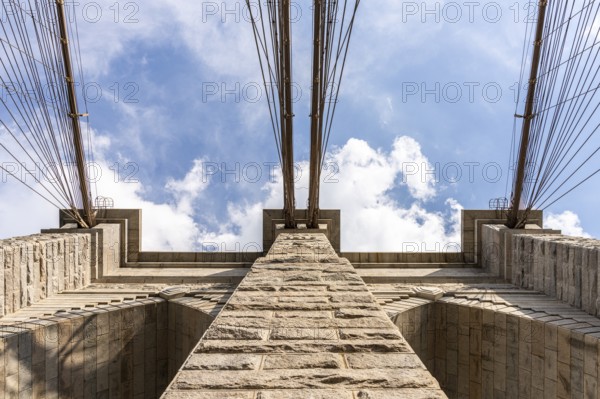 Brooklyn Bridge tower, Brooklyn Bridge, New York, USA