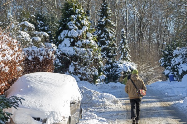 Snowy car, snowy trees, walker, winter, snow, Sieversen, Samtgemeinde Rosengarten, Lower Saxony, Germany