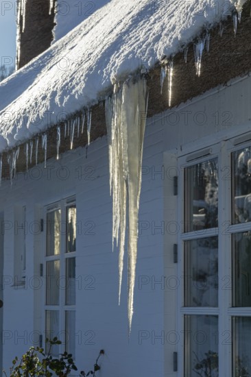Icicles on a house roof, snow, winter, ice, Sieversen, Samtgemeinde Rosengarten, Lower Saxony, Germany