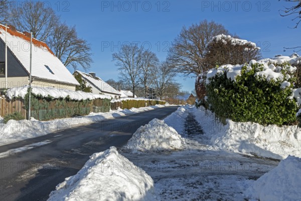 Snowy street, houses, winter, snow, Sieversen, Samtgemeinde Rosengarten, Lower Saxony, Germany