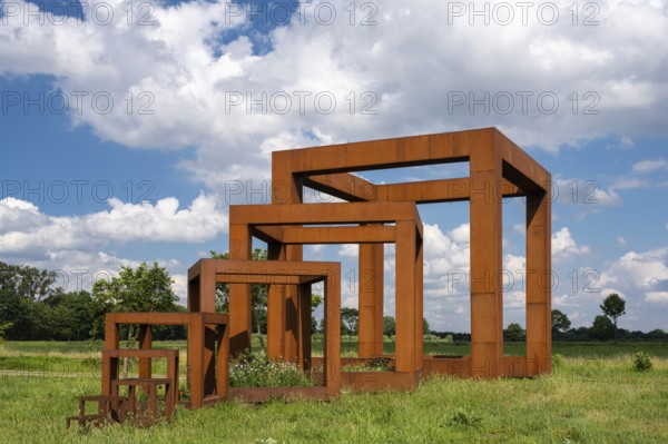 Canoeists do water sports on the Hunte near Astrup, Barneführer Holz, Wardenburg, Lower Saxony, Germany