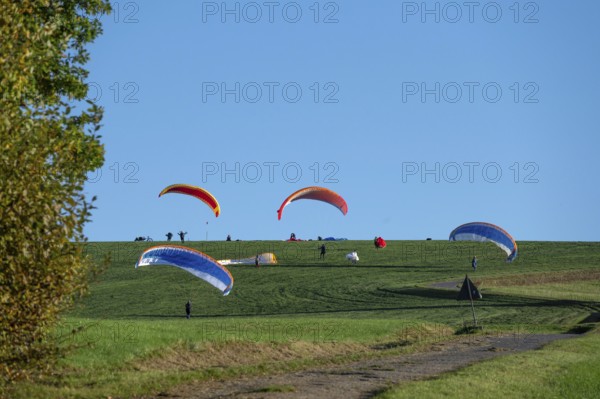 Paragliders practice on a meadow slope, Tauchersreuth, Middle Franconia, Bavaria, Germany