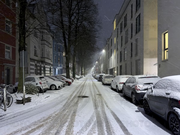 Residential street, winter, snowy, snowy, parked cars, Essen-Rüttenscheid, North Rhine-Westphalia, Germany
