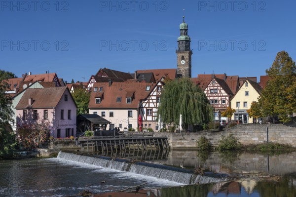 View of the old town with St. Johannis Church, in front the historic Schleifmühle and Pegnitz barrage, Lauf an der Pegnitz, Middle Franconia, Bavaria, Germany
