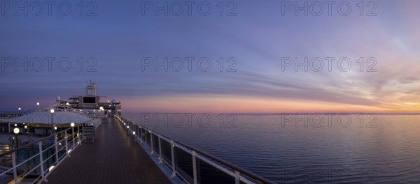 Cruise ship departing from Miami to Caribbean cruise vacations